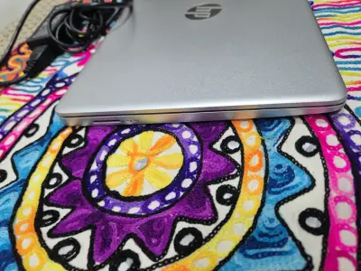 Notebook HP plateado 14 pulgadas - miniatura 3