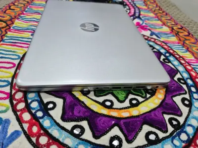 Notebook HP plateado 14 pulgadas - miniatura 4