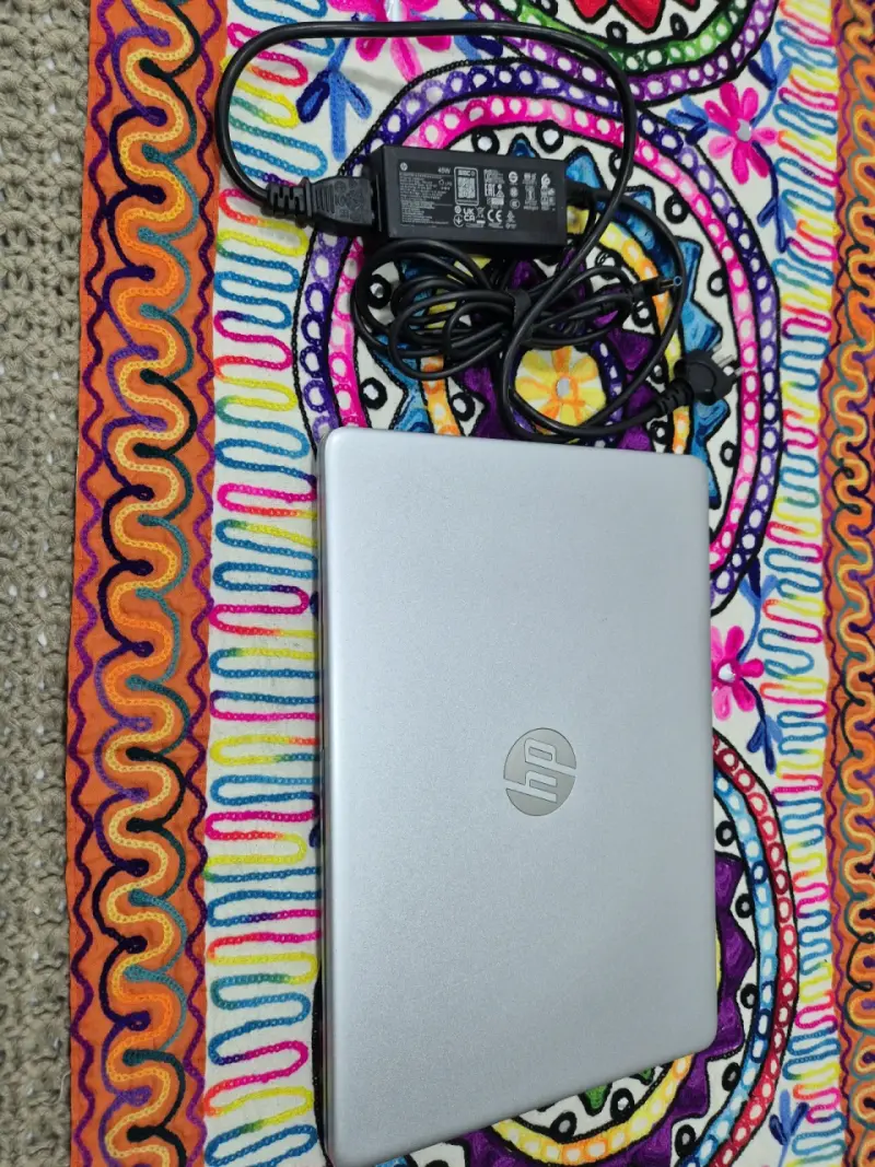 Notebook HP plateado 14 pulgadas - 5