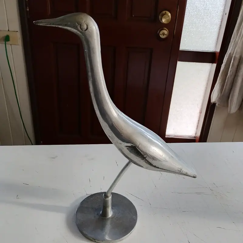 Escultura de pájaro metálico - 2