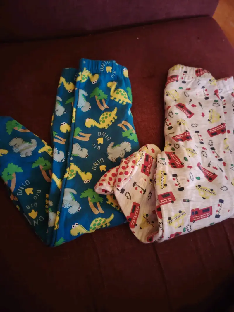 Ropa infantil con estampados de dinosaurios - 5