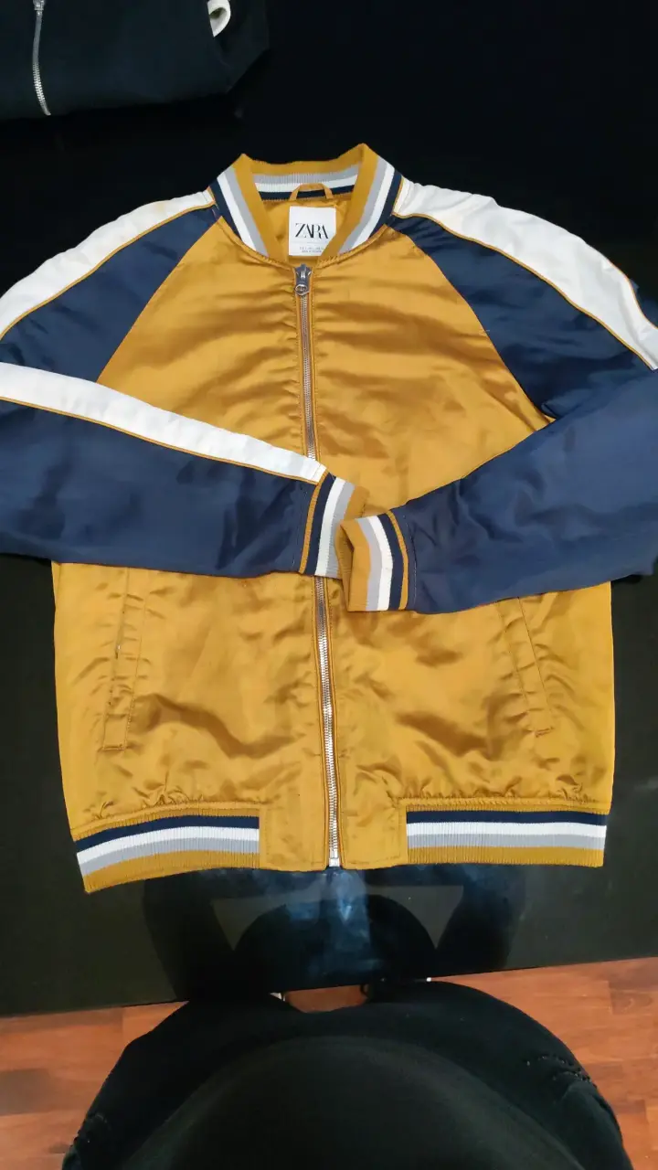 Chaqueta bomber amarilla Zara