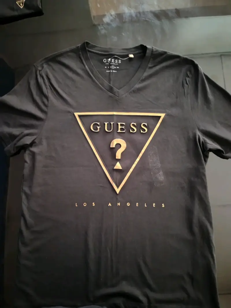 Polera negra Guess Los Angeles - 1