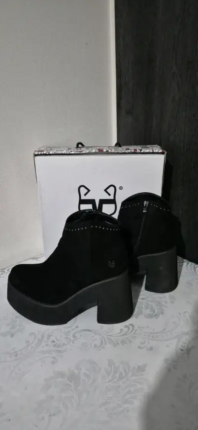 Botines negros con tacón grueso - miniatura 3