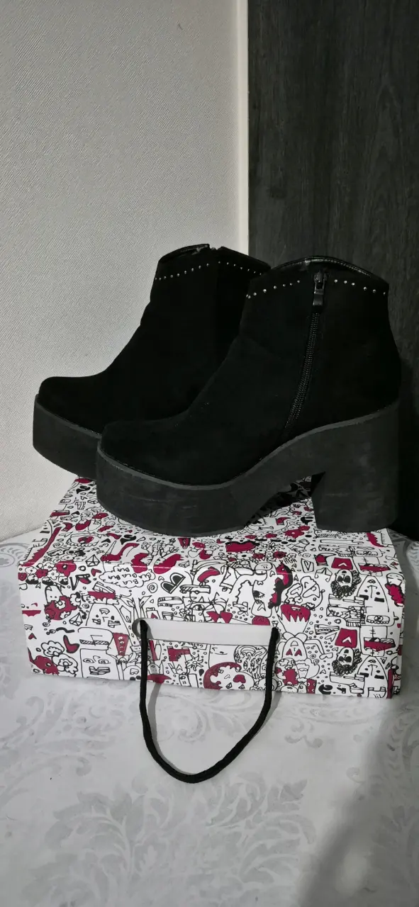 Botines negros con tacón grueso - 5