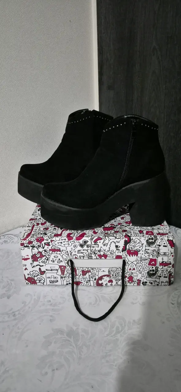 Botines negros con tacón grueso - 6