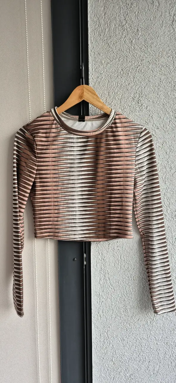 Polera manga larga estampada