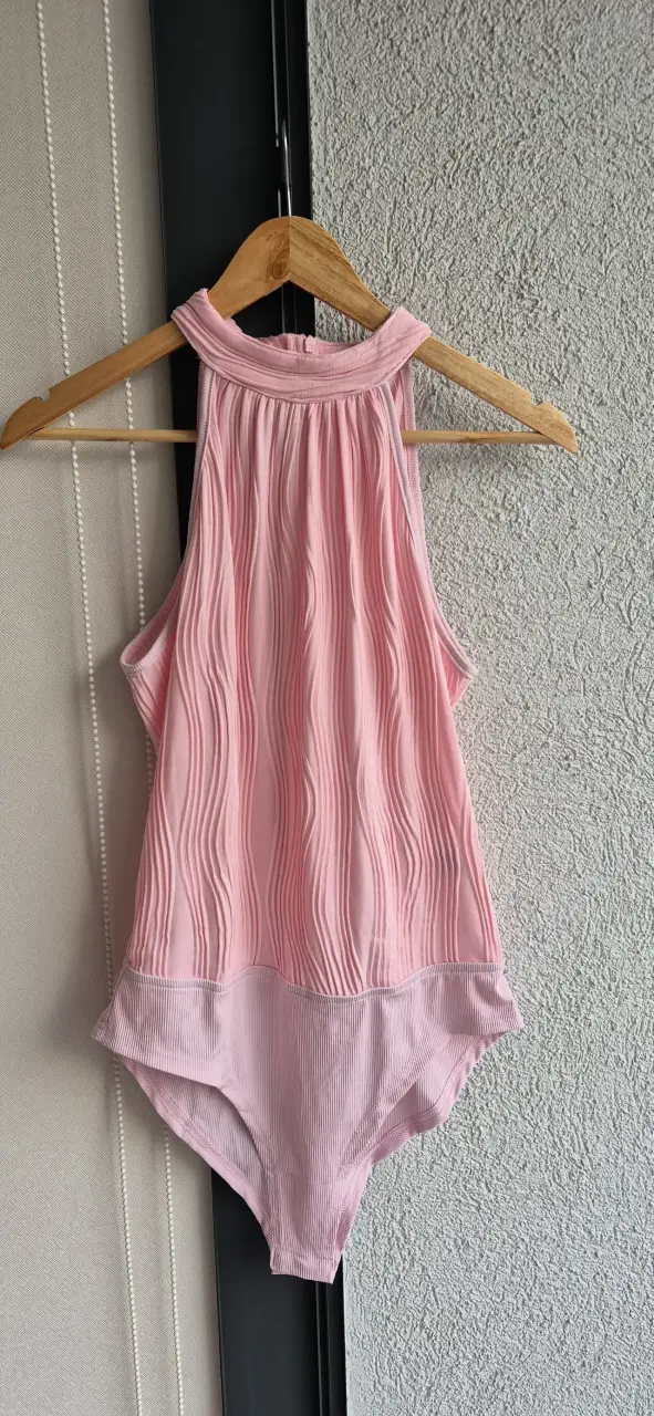 Body rosado sin mangas