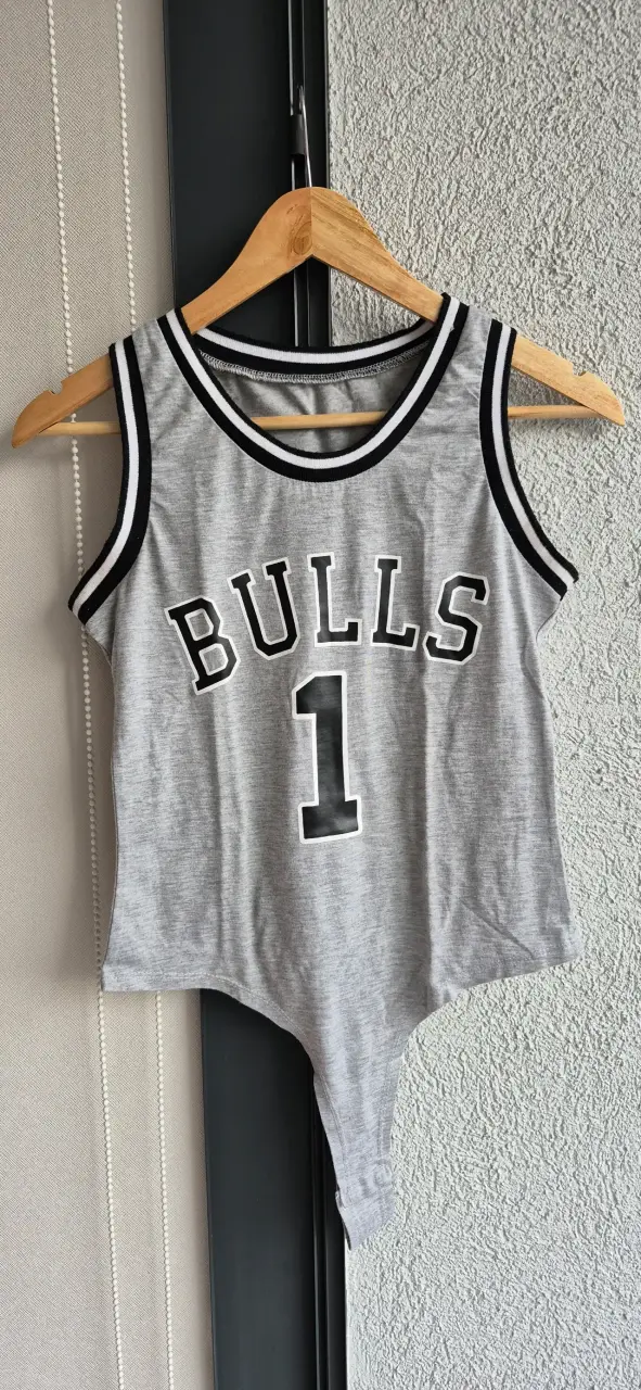 Body gris Bulls número 1