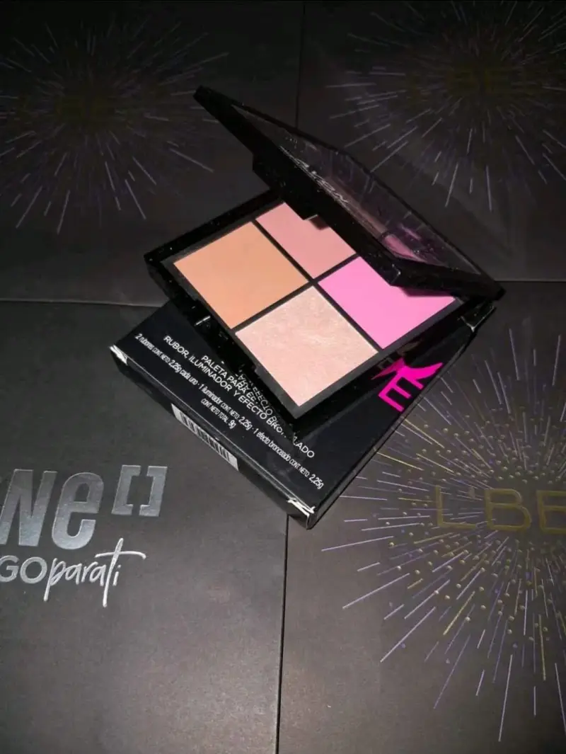 Paleta de maquillaje con rubor