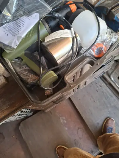 Herramientas de casa en caja - miniatura 1