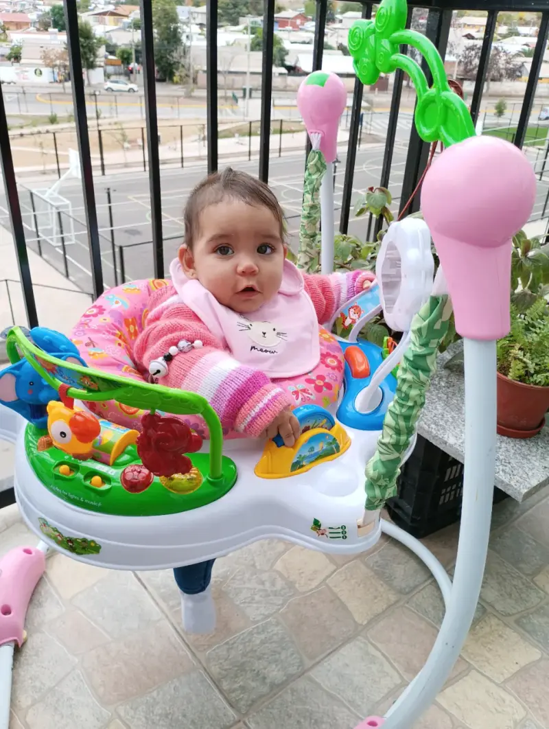 Saltador infantil con juguetes