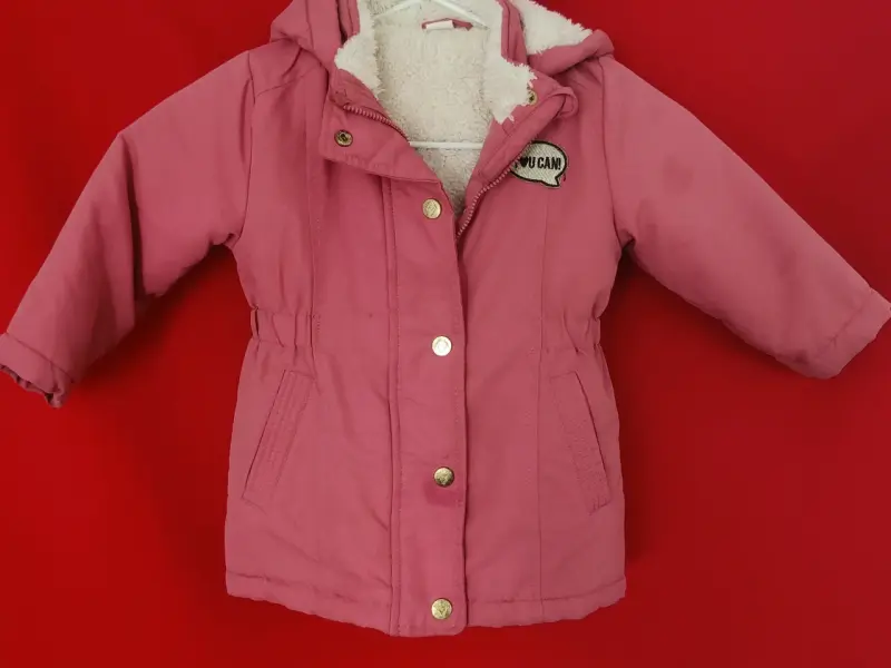 Parka rosada infantil con capucha