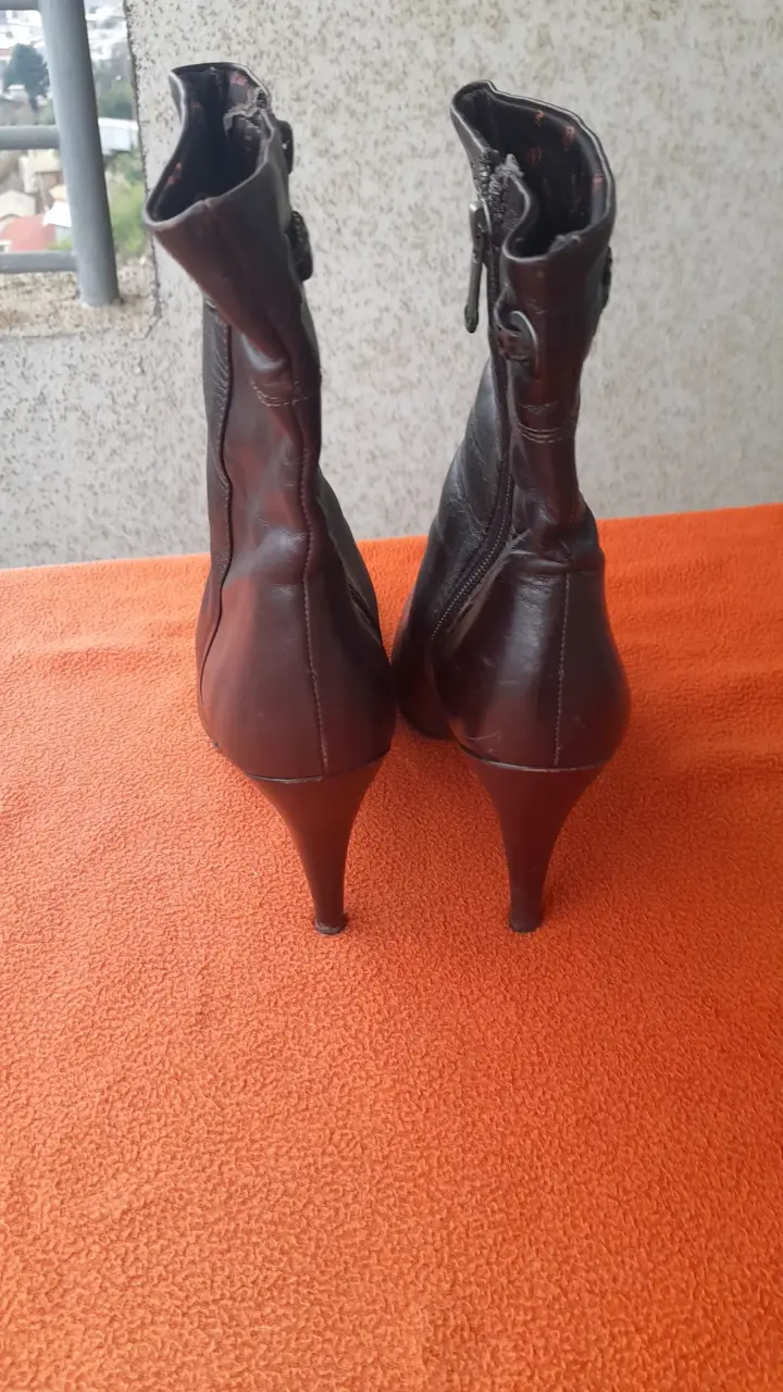 Botines de cuero marrón