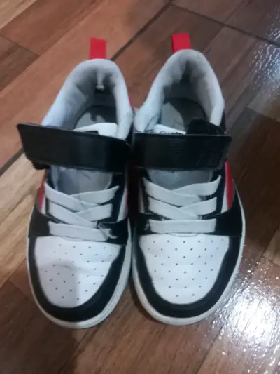 Zapatillas deportivas blanco y negro - miniatura 1