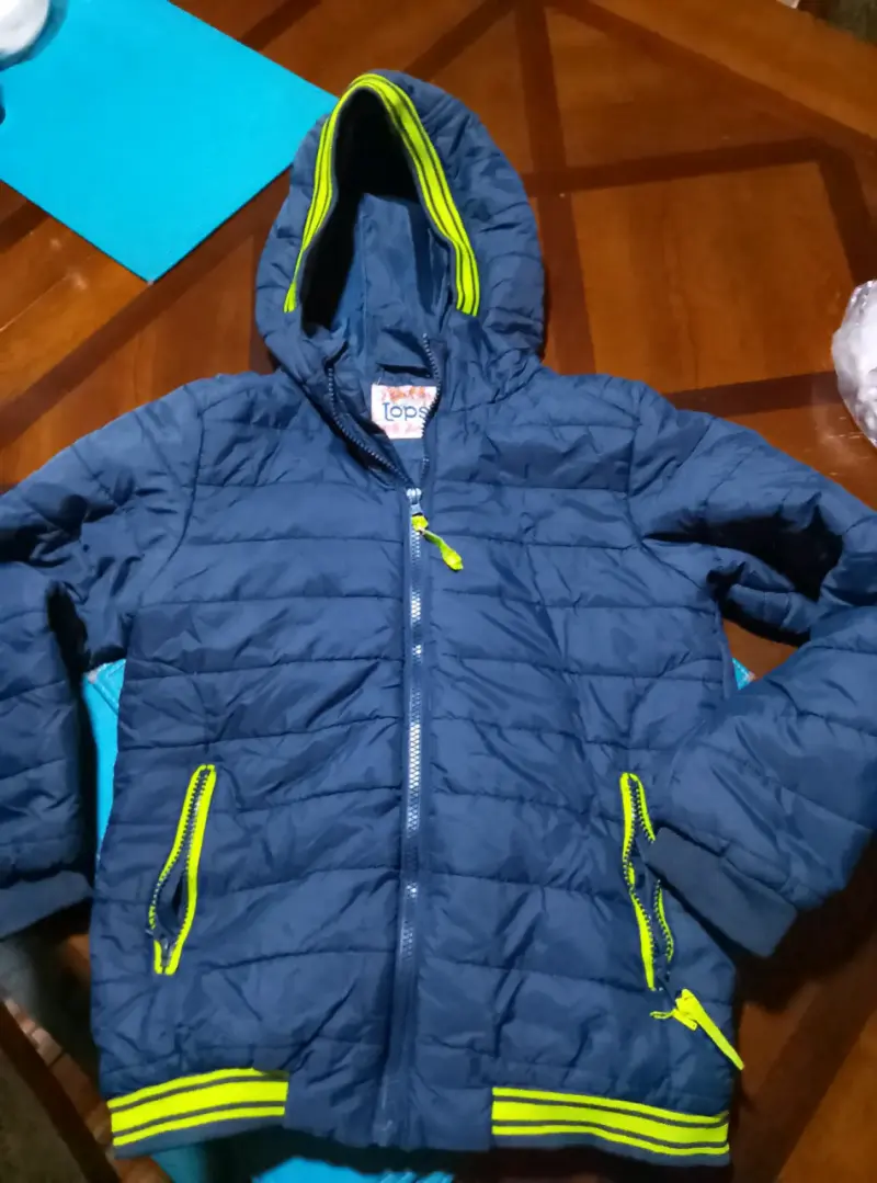 Chaqueta azul con capucha talla 10