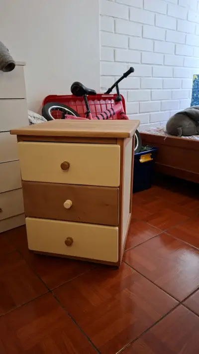 Velador de madera 3 cajones - miniatura 1