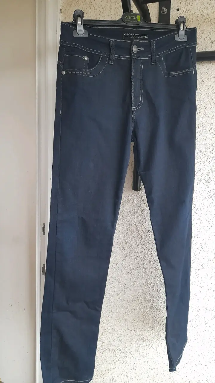 Jeans azul oscuro clásico