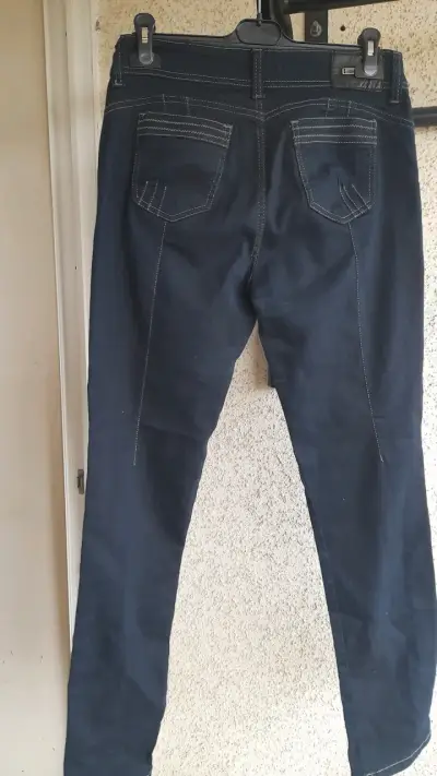 Jeans azul oscuro clásico - miniatura 4