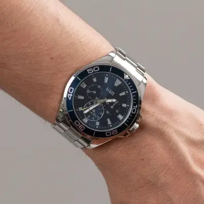Reloj deportivo bisel azul - miniatura 1