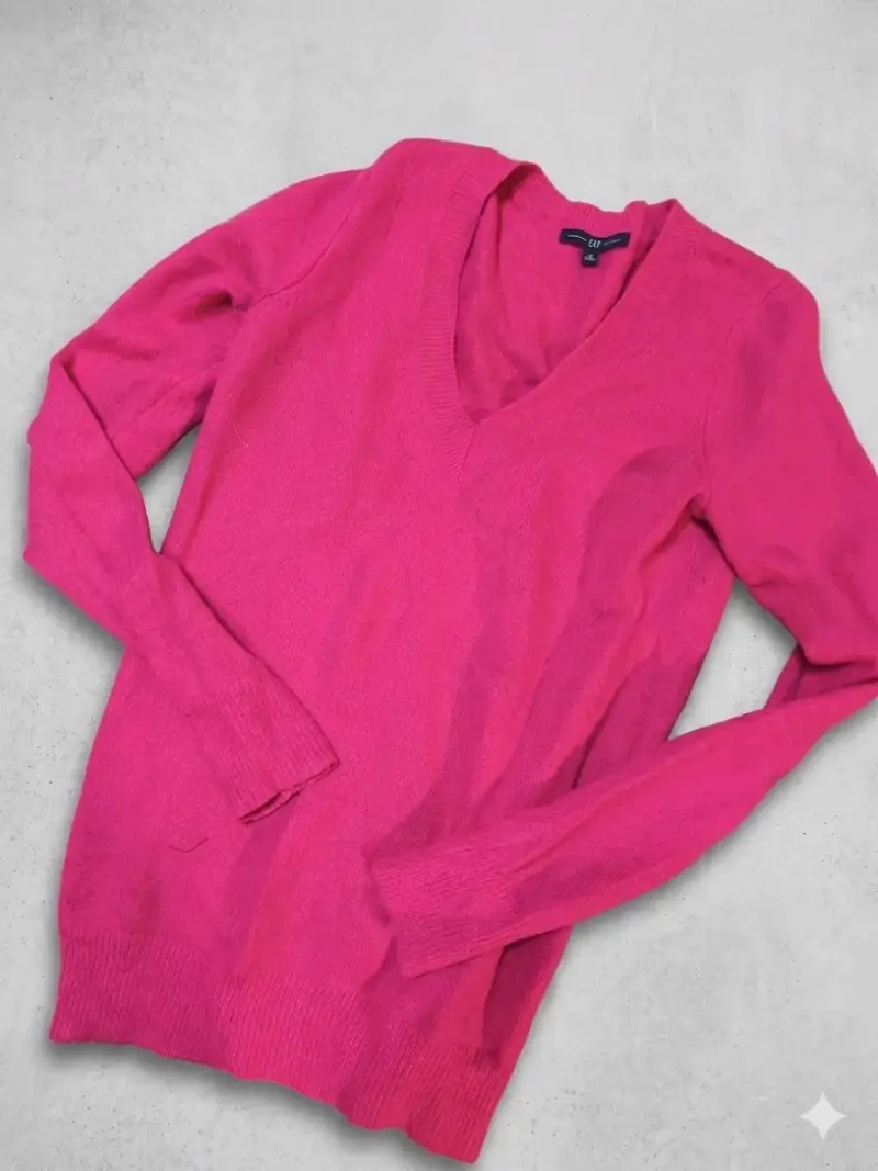 Sweater fucsia de cuello en V