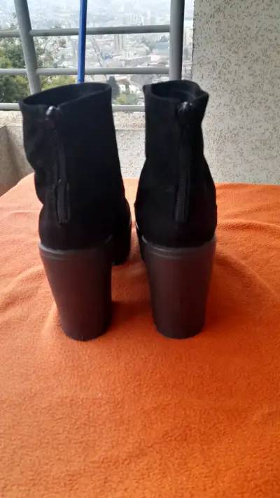 Botines negros con taco - miniatura 1