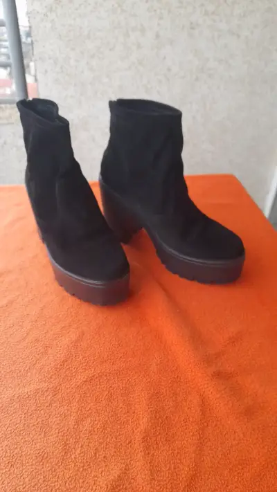 Botines negros con taco - miniatura 2