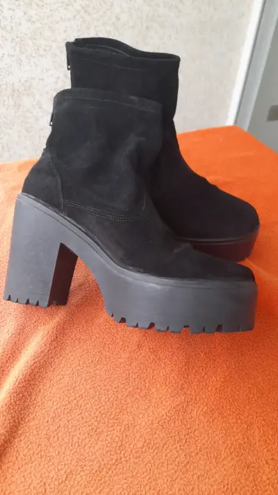 Botines negros con taco - miniatura 4