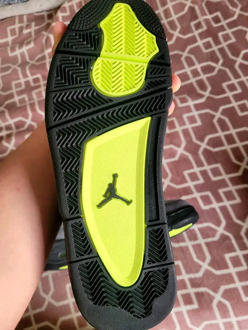 Zapatillas Nike Jordan 4 SE Neón 2020 - 4