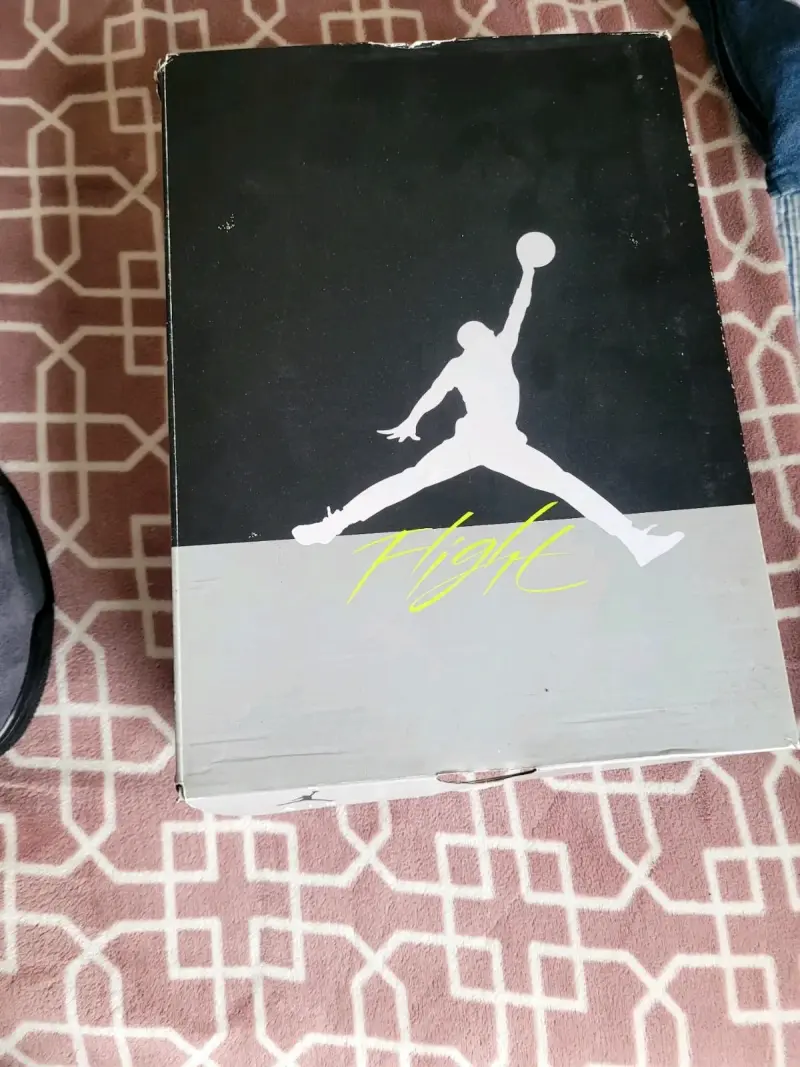 Zapatillas Nike Jordan 4 SE Neón 2020 - 5