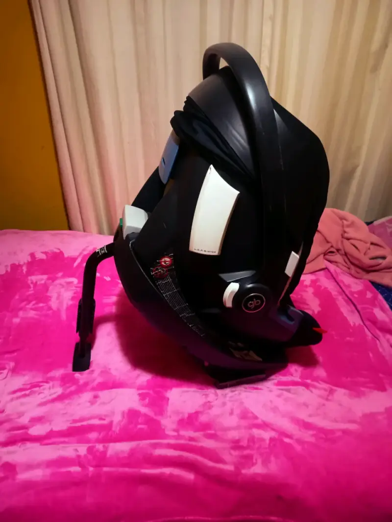 silla nido Cybex Aton 5 en color negro - 4