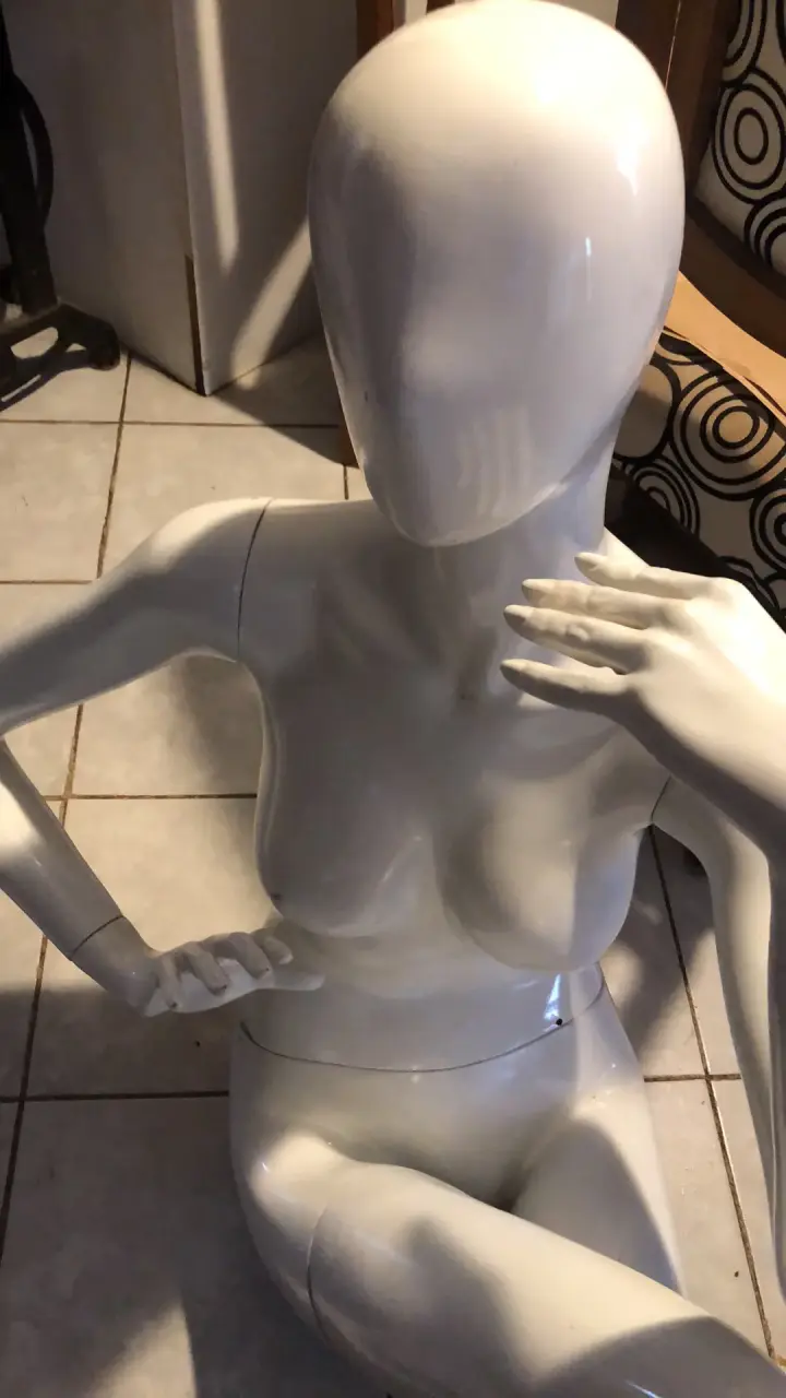 Maniquí femenino de exhibición - 2