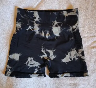 Shorts deportivos push up  tie dye talla L - miniatura 1