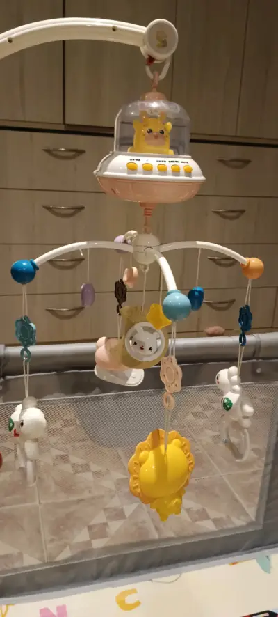 Carrusel musical para cuna - miniatura 1