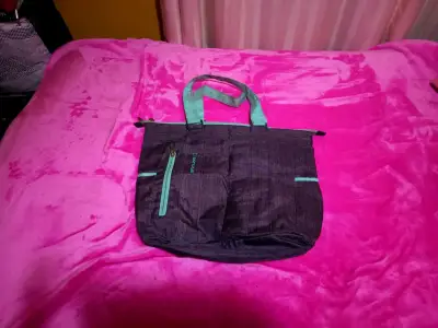 Bolso negro con detalles turquesa - miniatura 1