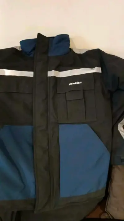 Chaqueta Komatsu azul y negra - miniatura 1