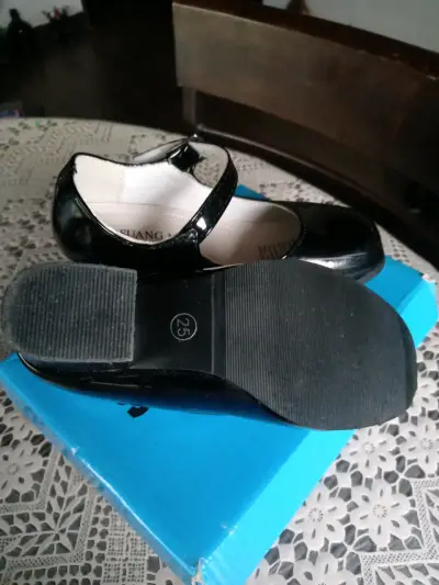 Zapatos de charol negro talla 25 para niña - miniatura 3