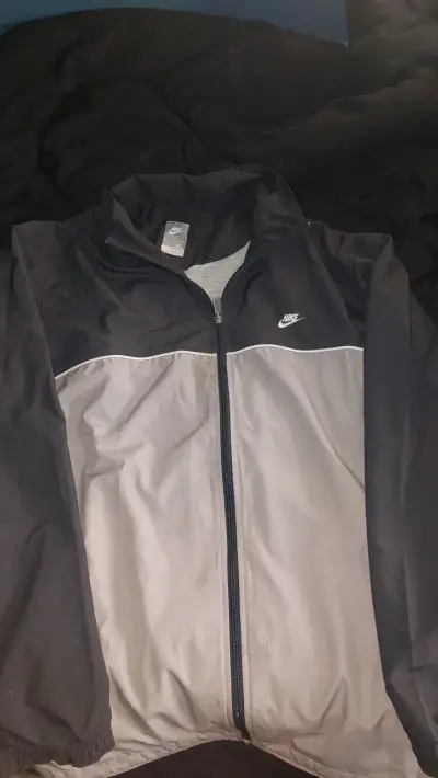 Chaqueta deportiva Nike negra y gris - miniatura 1