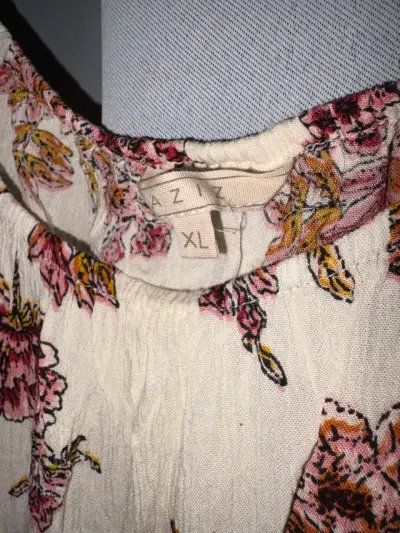 Blusa floreada AZIZ talla XL - miniatura 3