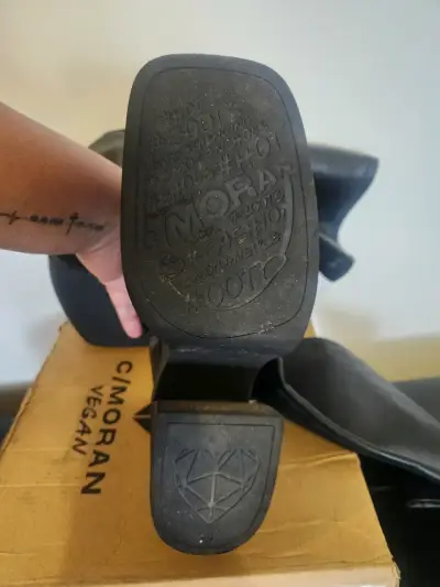 Bota negra de plataforma alta Cmoran - miniatura 4