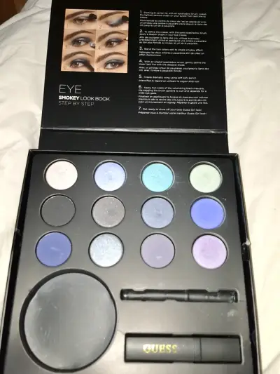 Paleta de sombras Guess - miniatura 1