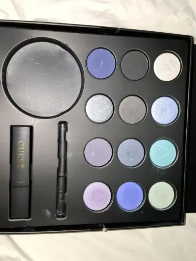 Paleta de sombras Guess - miniatura 2