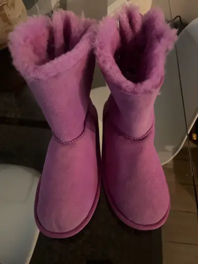 UGG rosadas 23.5 cms - miniatura 1