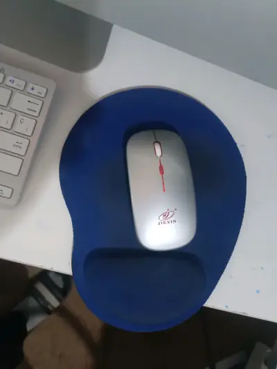 iMac con teclado y mouse - miniatura 5