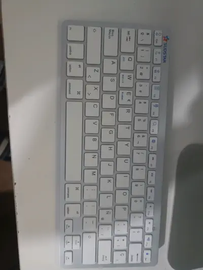 iMac con teclado y mouse - miniatura 6