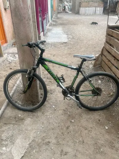 Bicicleta mountain bike verde - miniatura 1