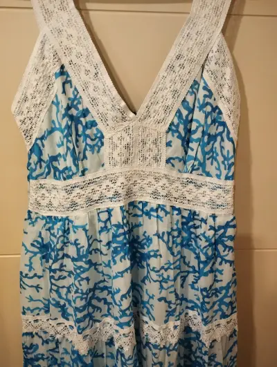 Vestido azul con encaje - miniatura 2