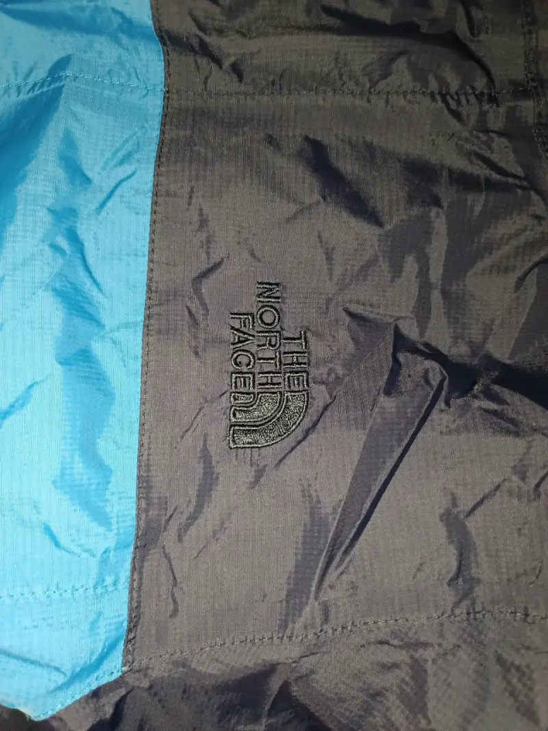 Chaqueta impermeable azul y negra original - 2