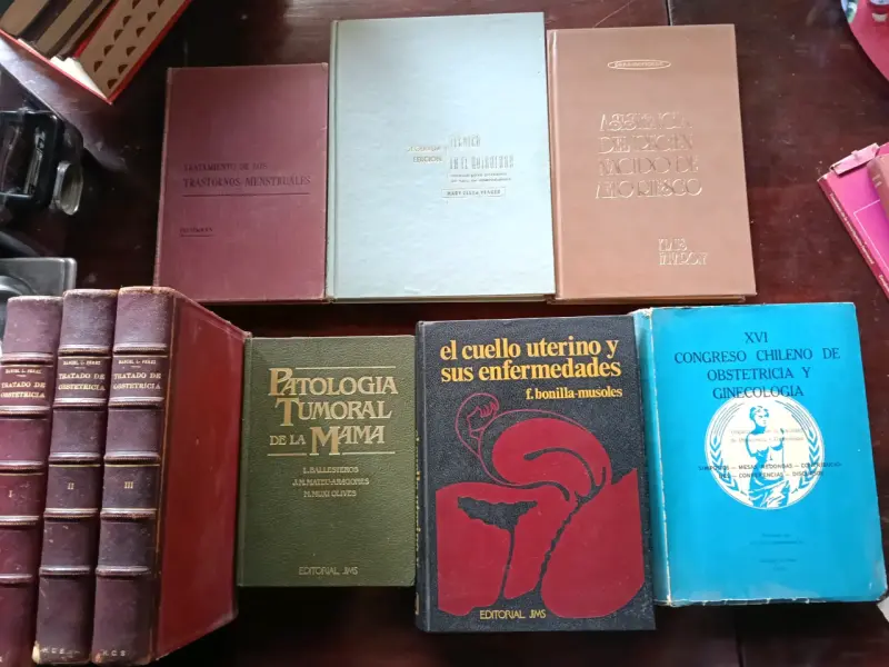 Libros y insumos para matronas , estudiantes - 2