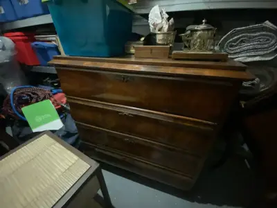 Cómoda de madera antigua - miniatura 2